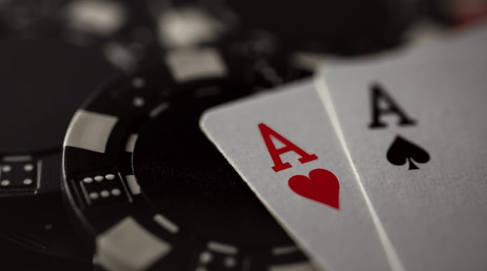Wati99 Live Casino meja baccarat langsung – dealer cantik profesional dengan streaming HD real-time